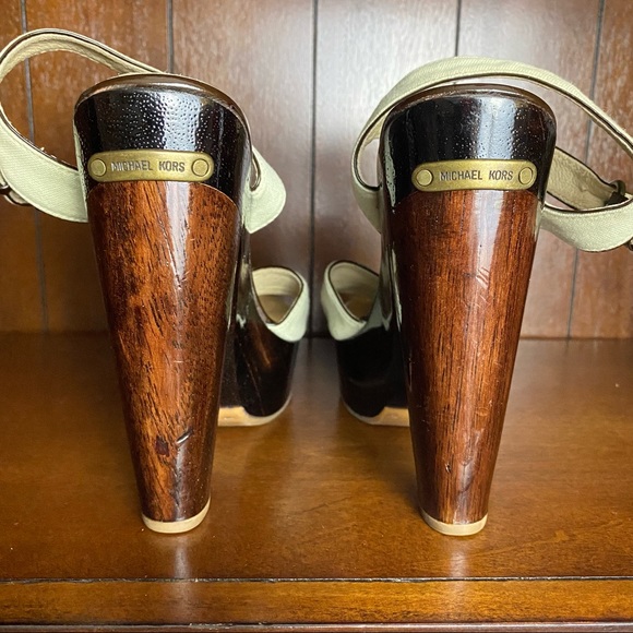 Michael Kors Leather Platform Wood Block Heel with Gold Logo Size 8M - Picture 4 of 10